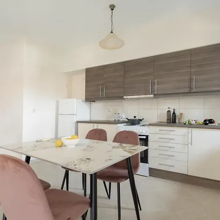 Ardavani 4 Apartment *
